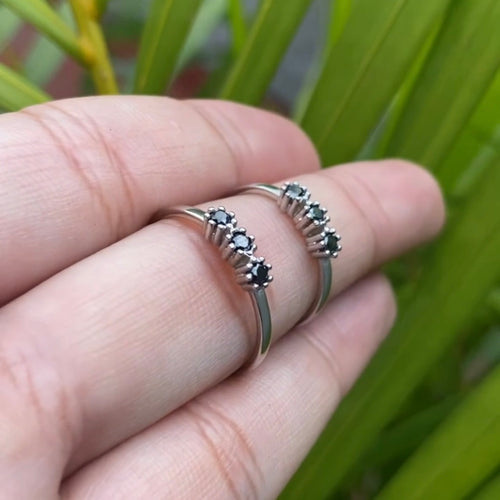 Anillo Flor de Sueños Diamantes Negros